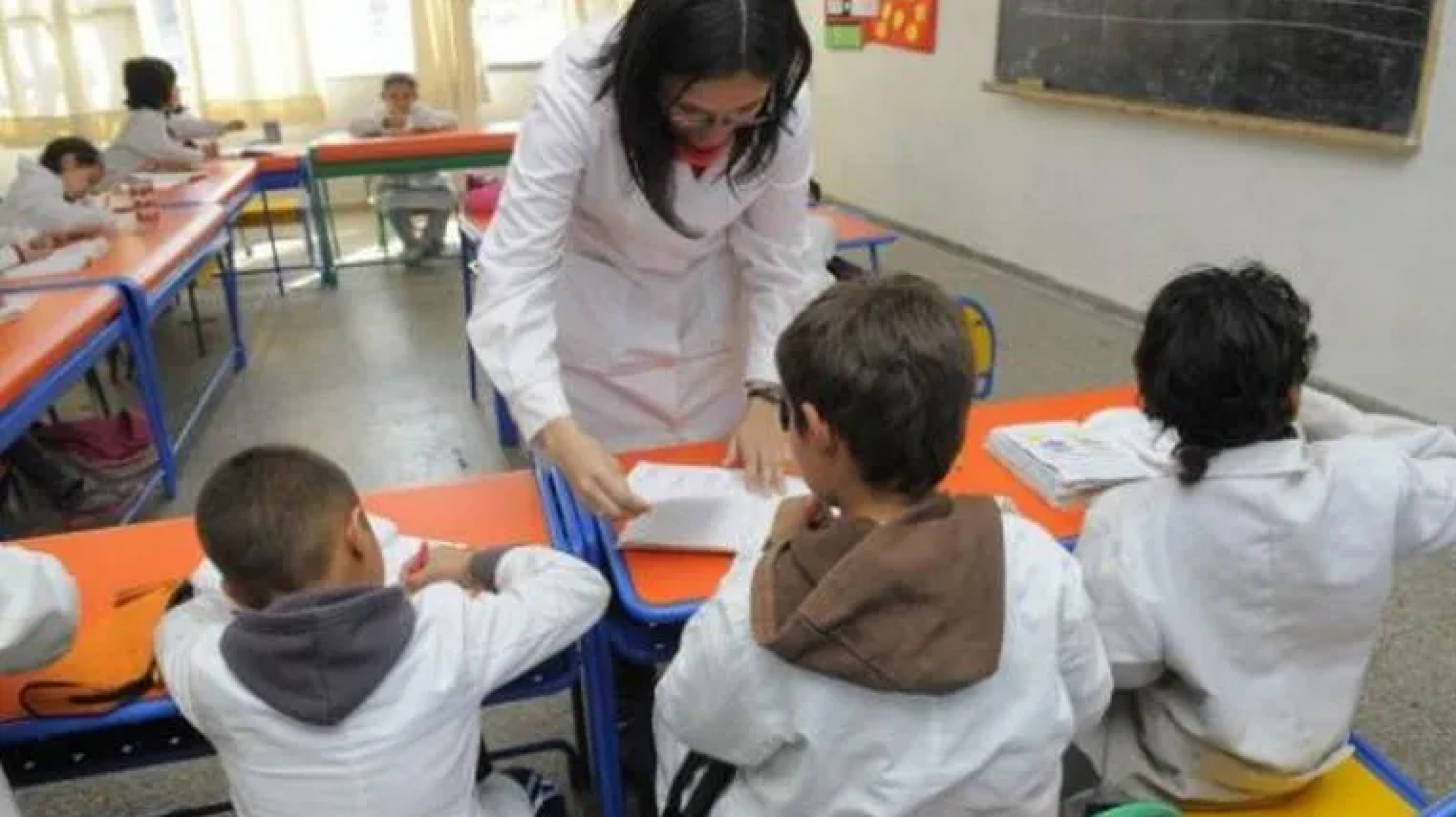 Después de aumentar el salario a funcionarios, el gobierno del Chubut ofreció un 5% a los docentes