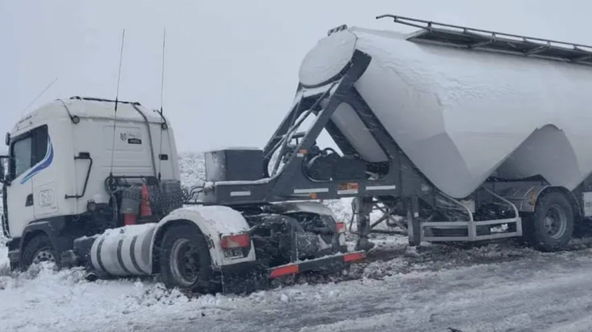 Chocó contra un camión que transportaba hormigón en la Ruta 22