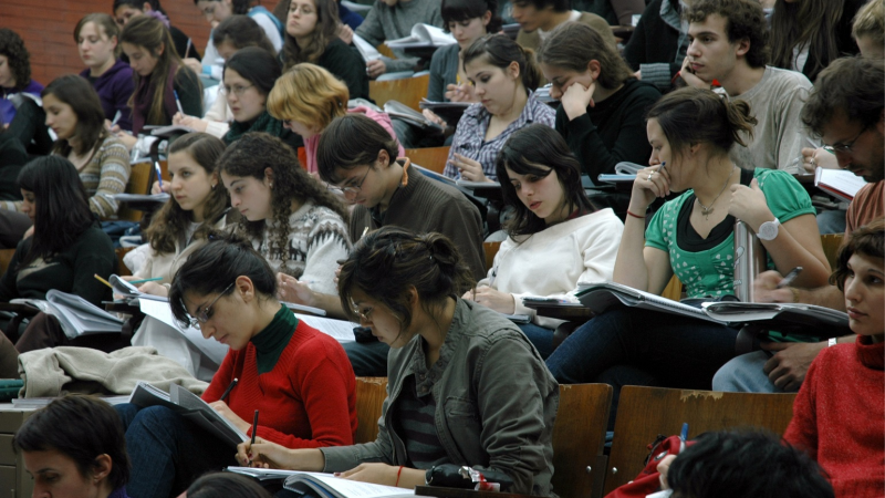 INDEC: El 26,2% de los desocupados posee estudios superiores o universitarios