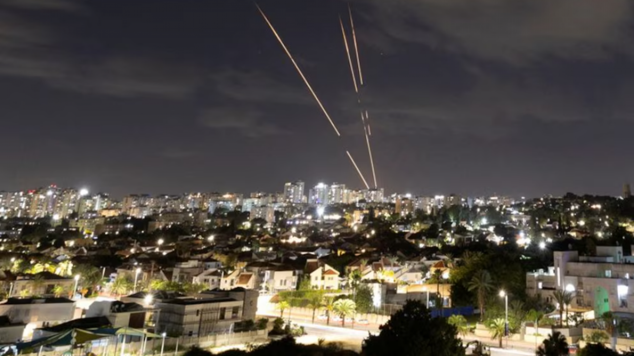 A horas del Año Nuevo Judío, Israel decide respuesta al ataque de Irán con 180 misiles