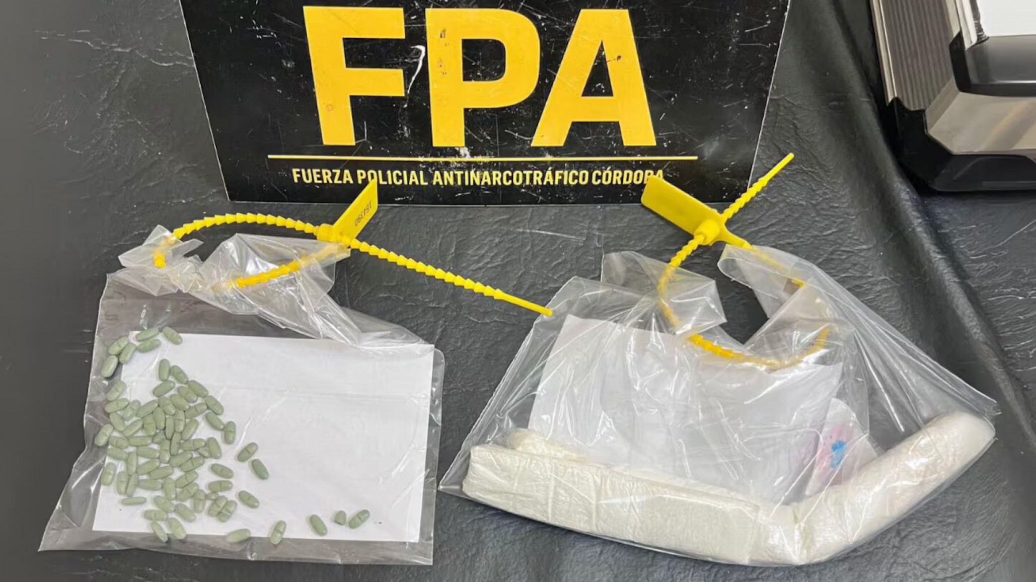 Una mujer intentó ingresar 365 dosis de cocaína a una cárcel pegadas al cuerpo de su hija de 8 años