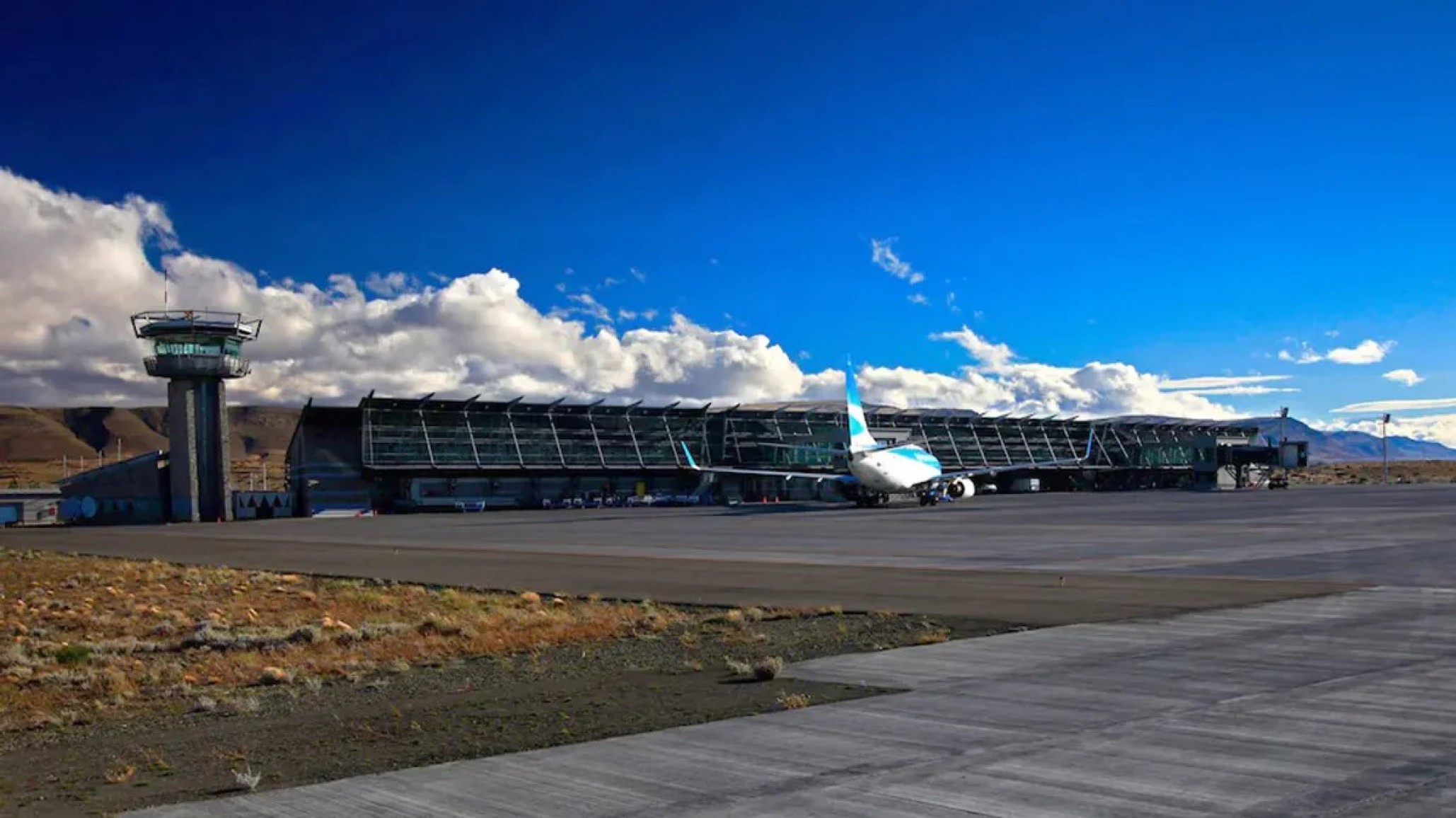 Evacuaron el Aeropuerto de El Calafate: turista brasileño afirmó tener una bomba en su equipaje