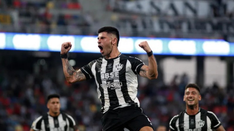 Central Córdoba se convirtió en el primer finalista de la Copa Argentina tras vencer a Huracán