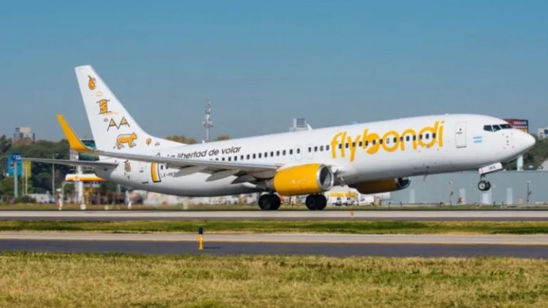 Flybondi suspendió 71 vuelos y causó quejas en Aeroparque, ¿qué pasa con los de Comodoro?