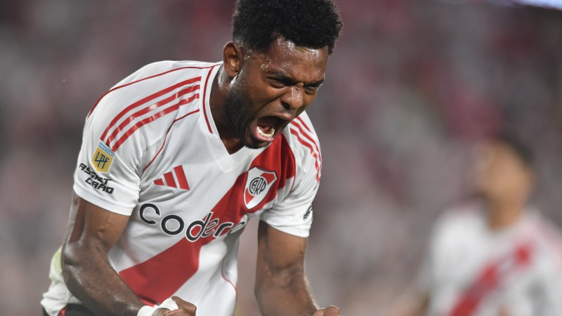 River Plate golea a Banfield y suma tres puntos clave con goles de Solari y Borja