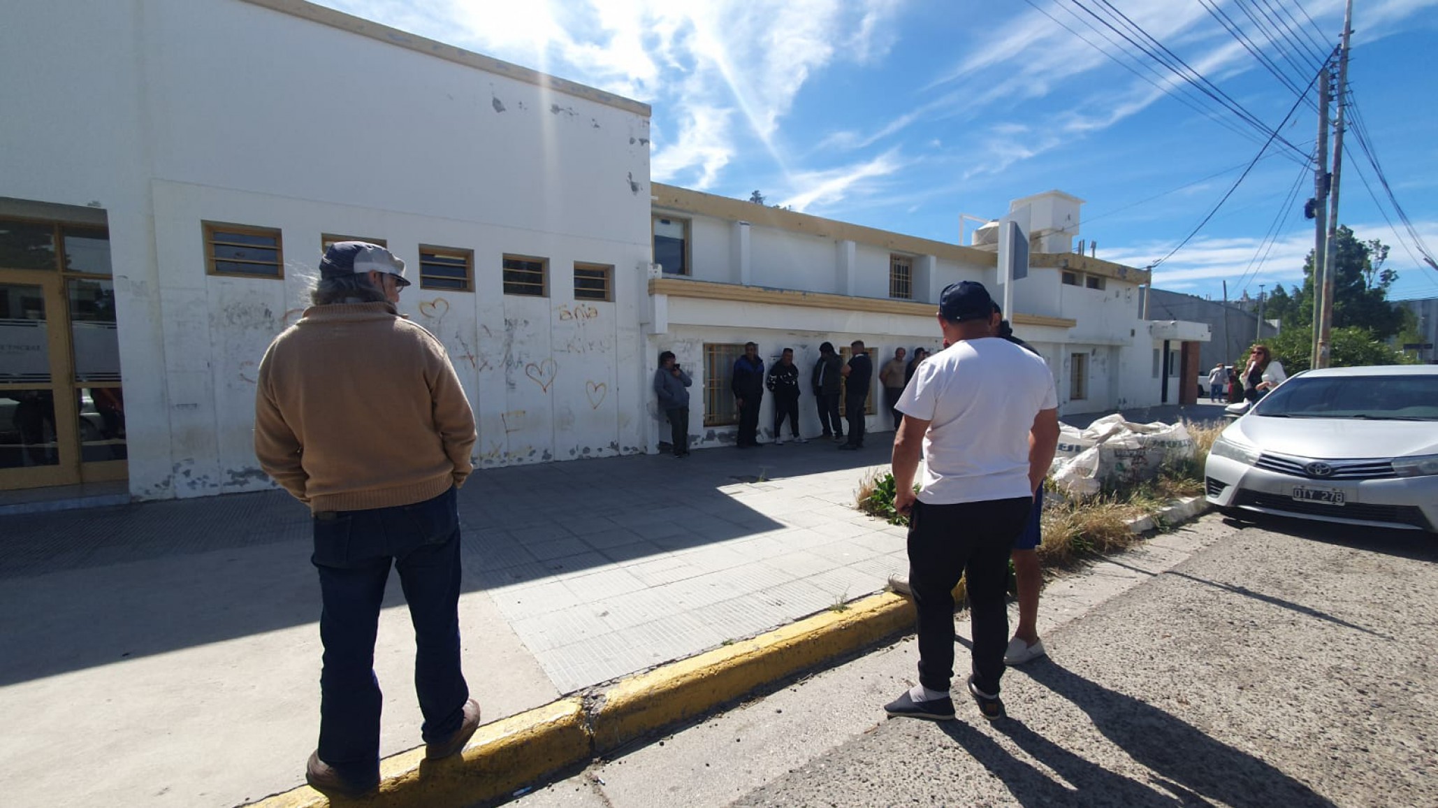 Vecinos de la ex radio estación YPF apoyan a hombre detenido por matar a un ladrón: "Solo protegió a otro"