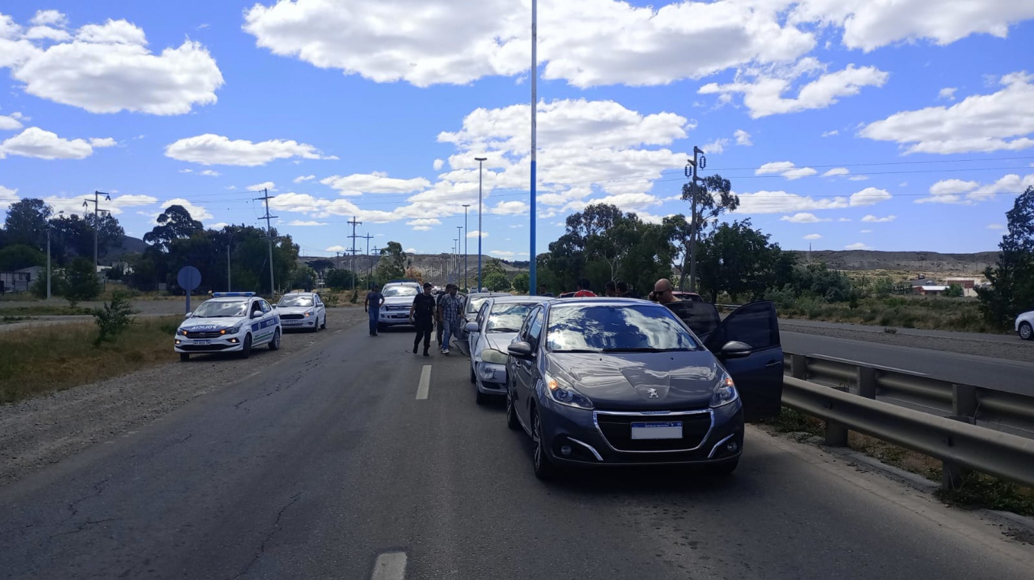 Triple choque en un semáforo de Ruta 3: una mujer fue trasladada al hospital