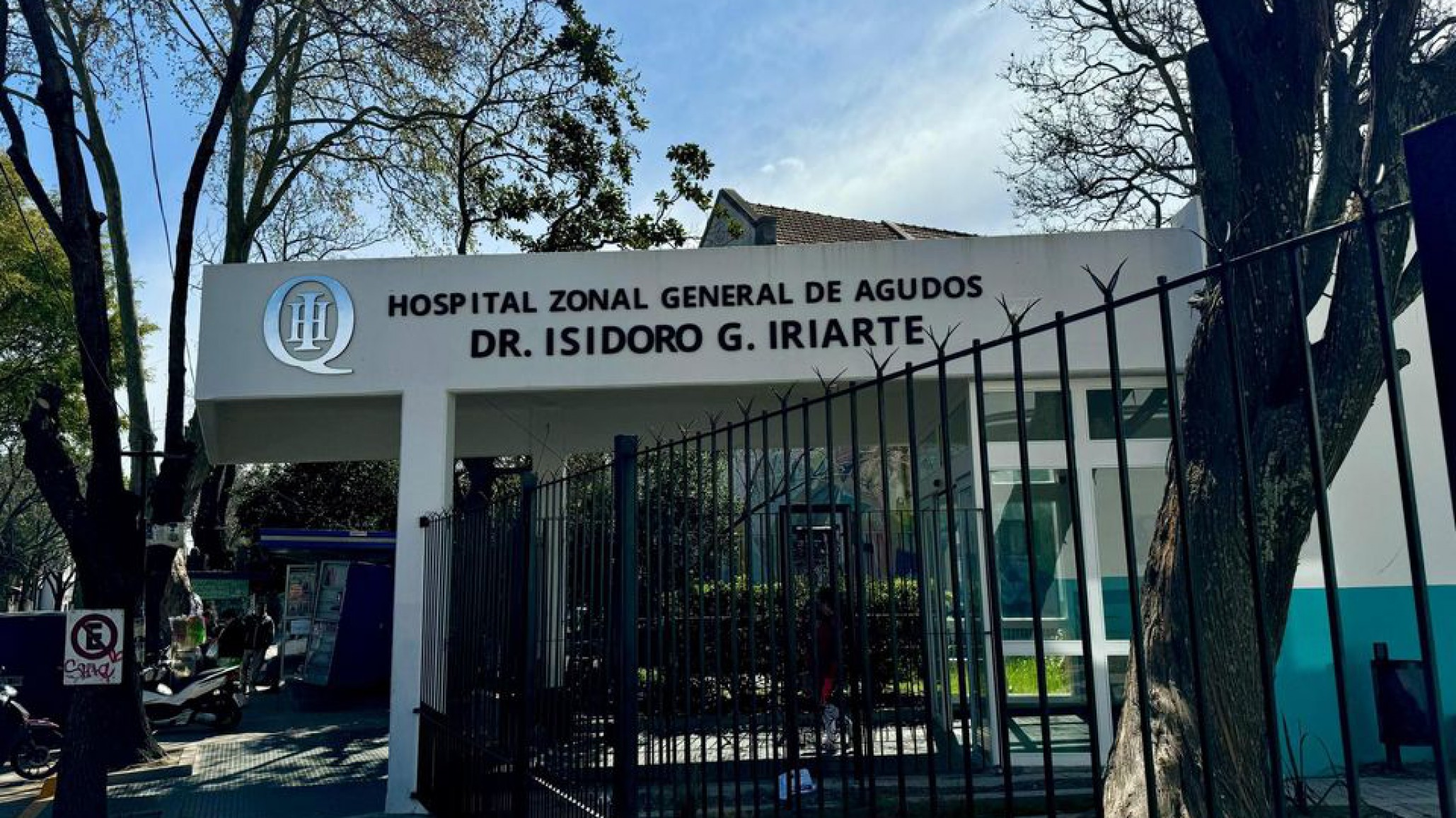 Asesinaron a una mujer e hirieron a su hija en un tiroteo entre bandas