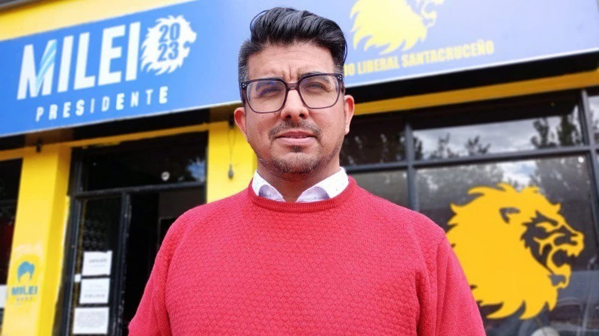 Lluvia de críticas a Guzmán: el referente de La Libertad Avanza en Santa Cruz incendió una bandera LGBT+ en redes