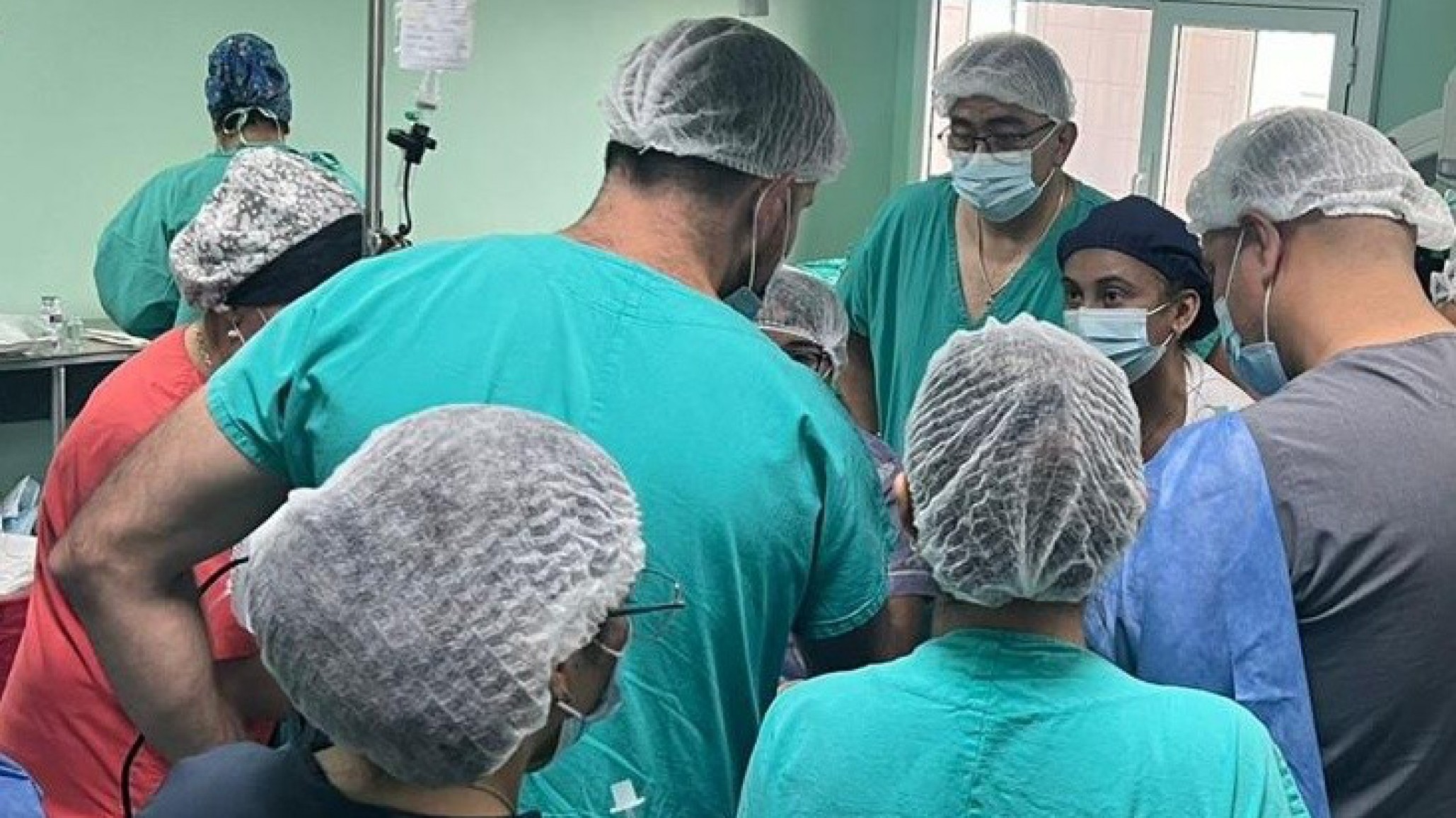 Clemente: "El hospital es un centro de referencia para estas operaciones"