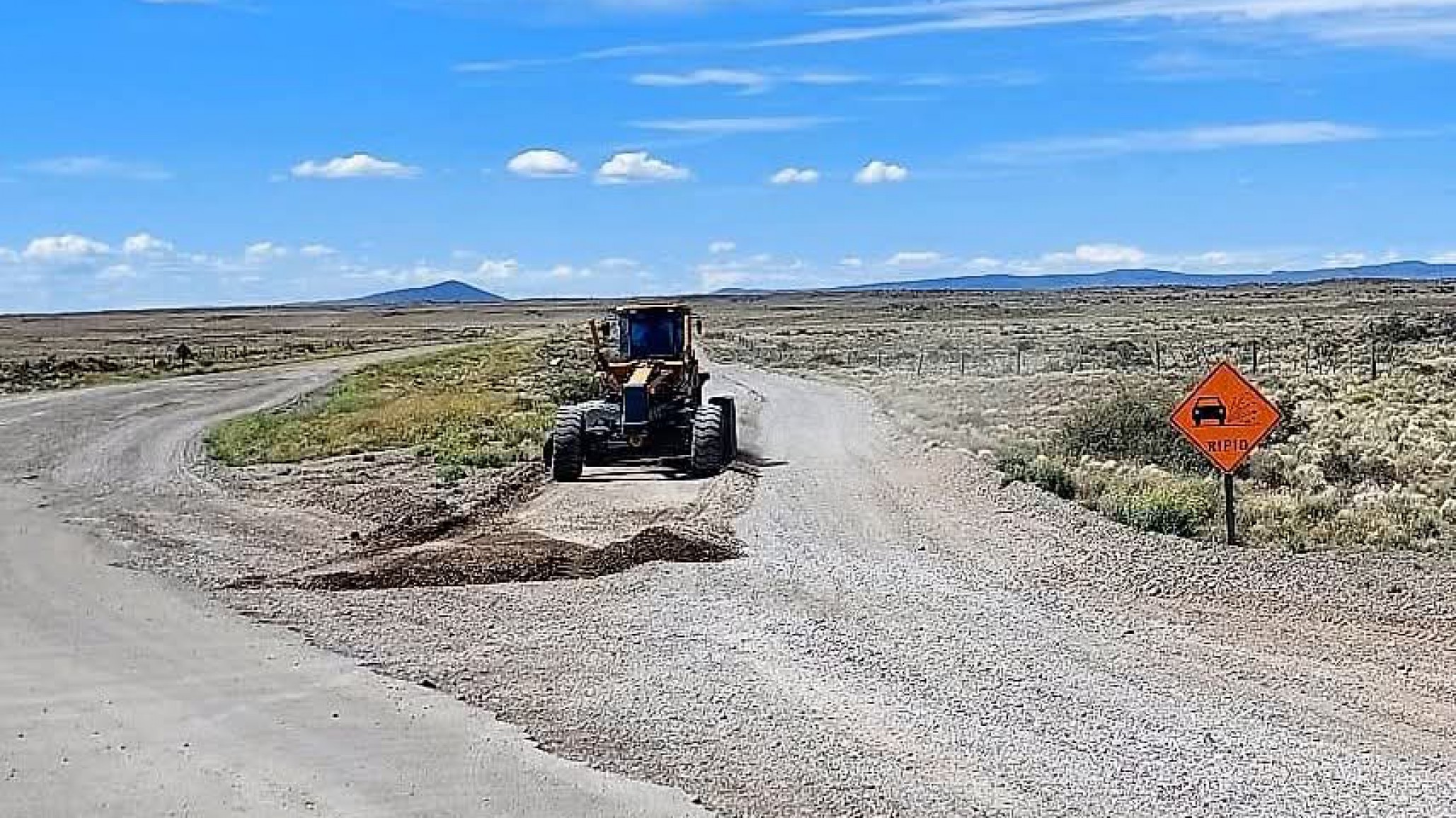 Sin obras públicas, la Ruta 40 sigue destruida pero Vialidad Nacional trabaja en el ripio entre Facundo y Tamariscos