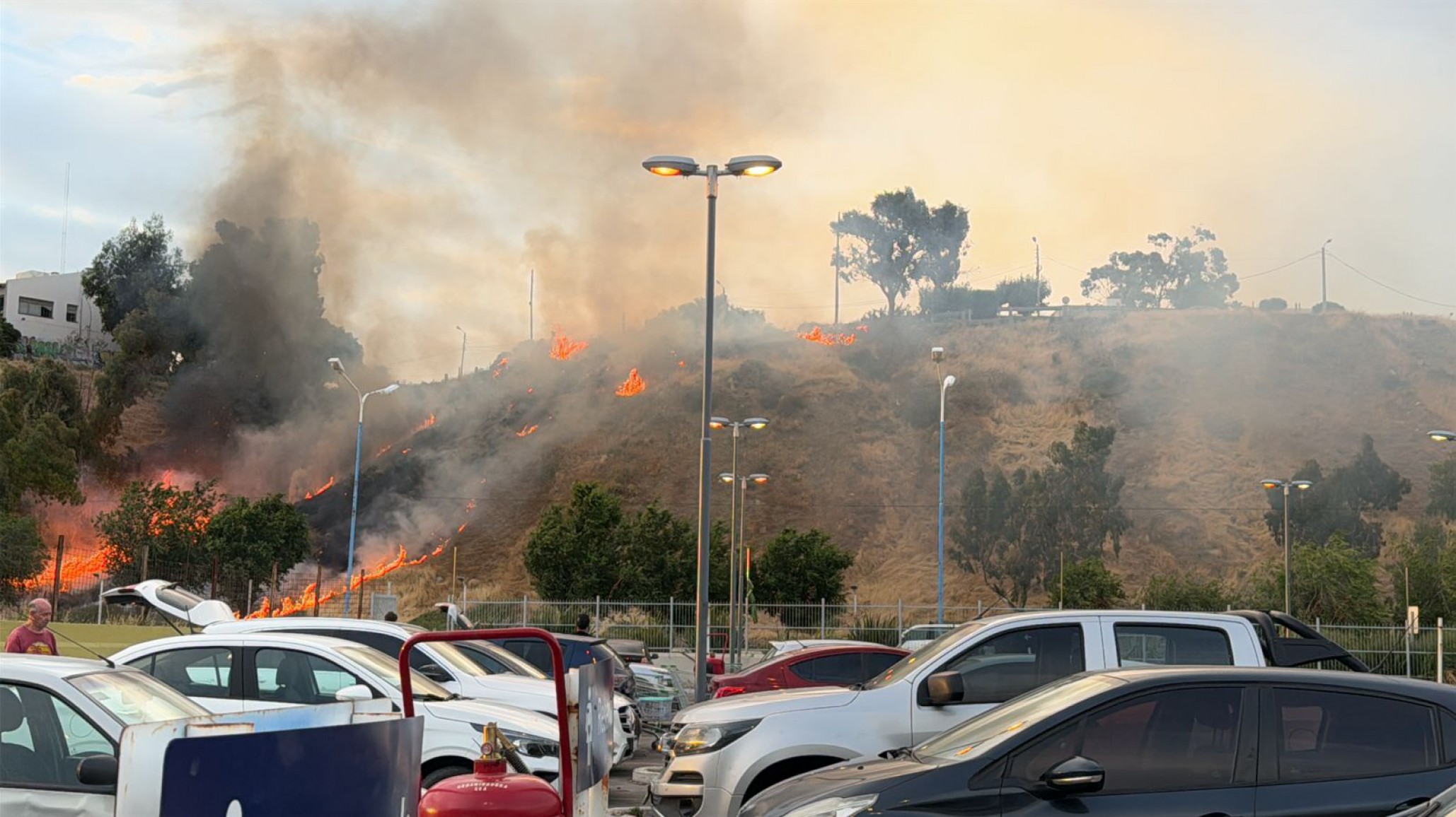 Bomberos en alerta por incendios y falta de recursos: "Estamos haciendo lo posible para seguir trabajando"