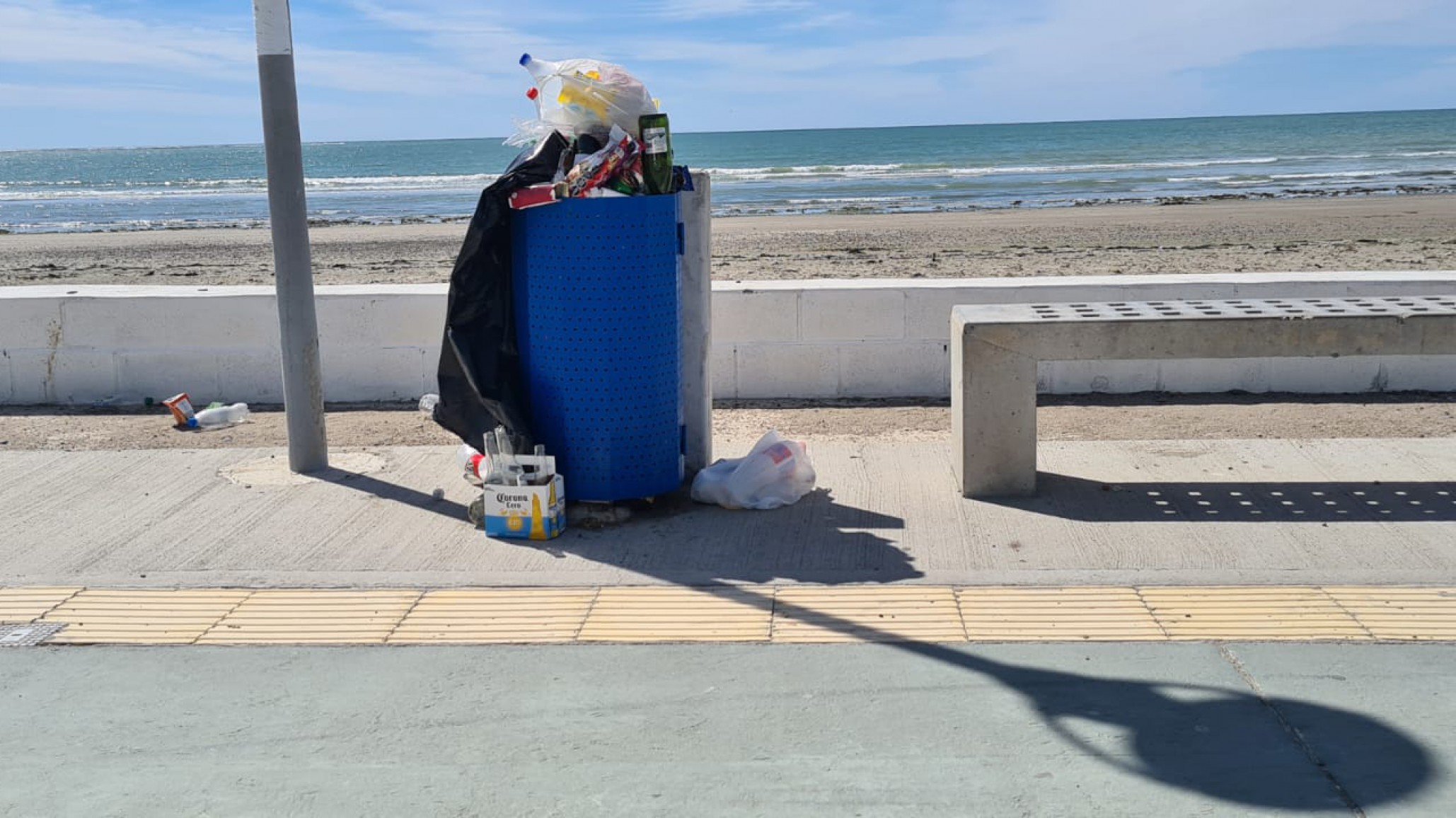 Navidad y día de calor en playa de Restinga Alí: "Dejaron una mugre espantosa"