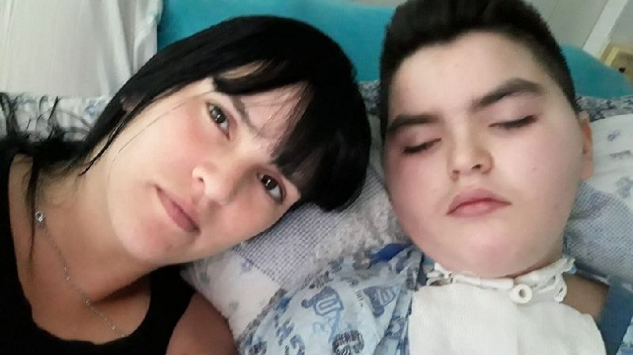 Desesperado reclamo de una madre: su hijo tuvo un accidente al tocar un poste electrificado