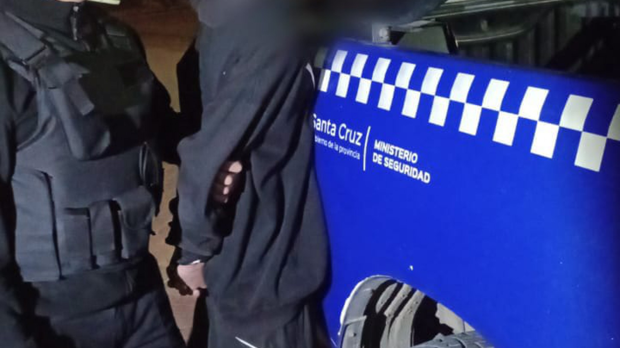 Hallaron a una menor desaparecida en Caleta Olivia junto a un joven armado