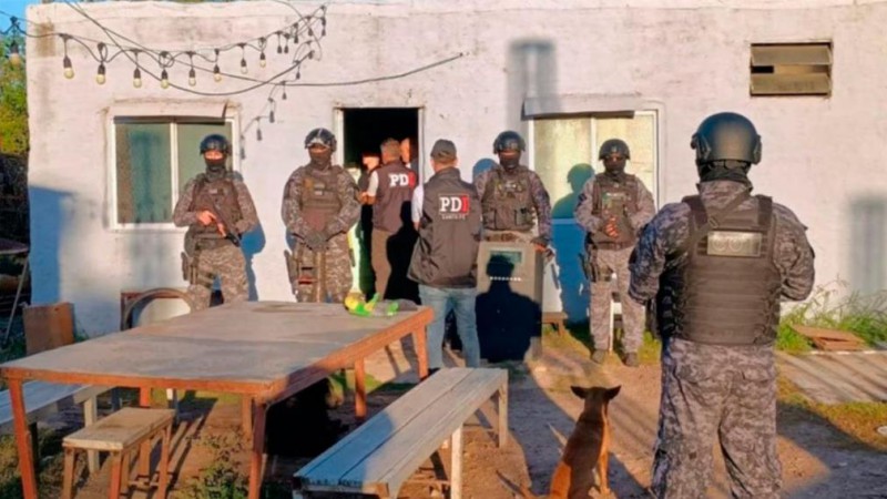 Un hombre fue detenido por prender fuego la casa de su ex con sus hijos adentro