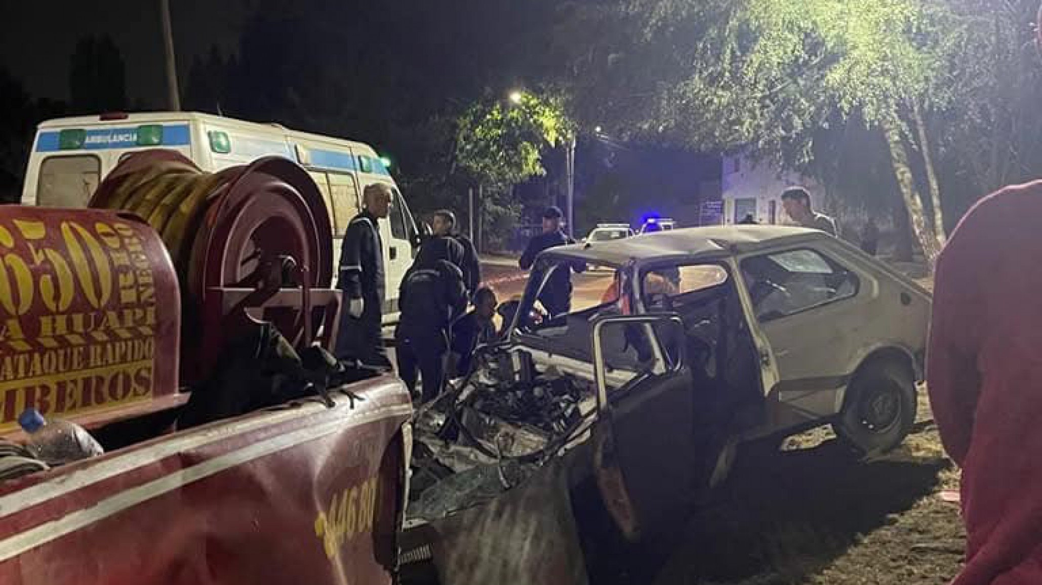 ¡Éramos pocos y ...! Chocaron frente al Cuartel de Bomberos de El Bolsón y dejaron fuera de servicio una unidad clave