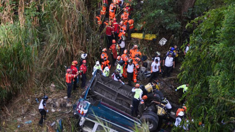 Guatemala: Un autobús se precipitó al vacío y se registraron más de 50 muertos