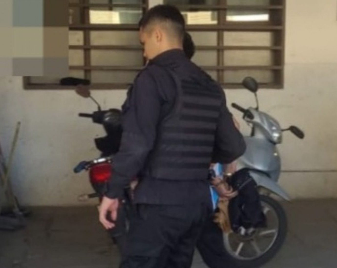 Se quiso esconder en una gomería y descubrieron que lo buscaba la Justicia