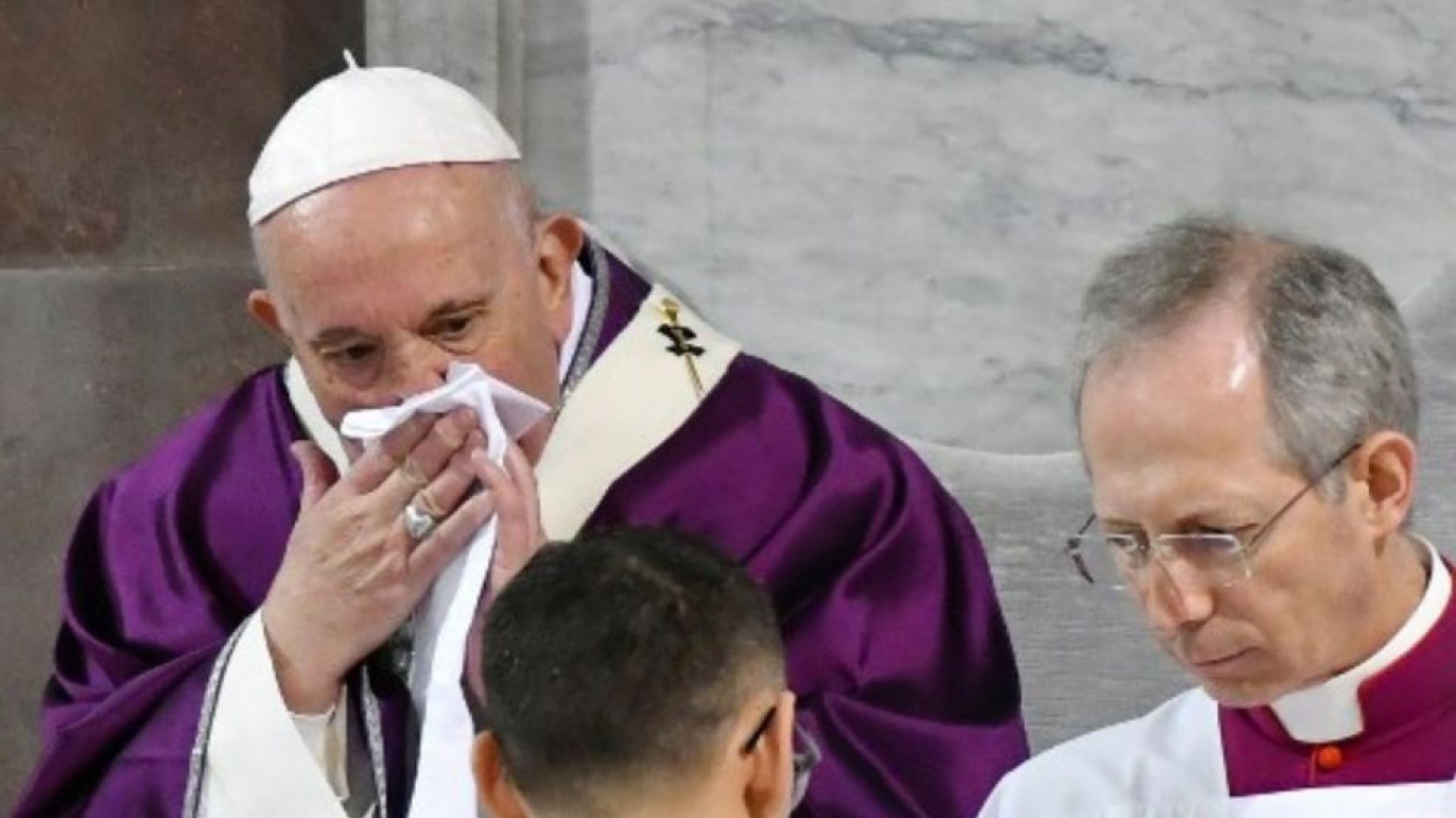 La Iglesia Argentina convoca a orar por la salud del Papa Francisco ante un "cuadro clínico complejo"
