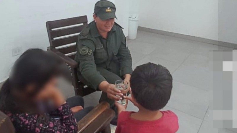 Un padre dejó encerrados a sus hijos en la camioneta con 37 grados, "para cruzar a comprar a Bolivia"