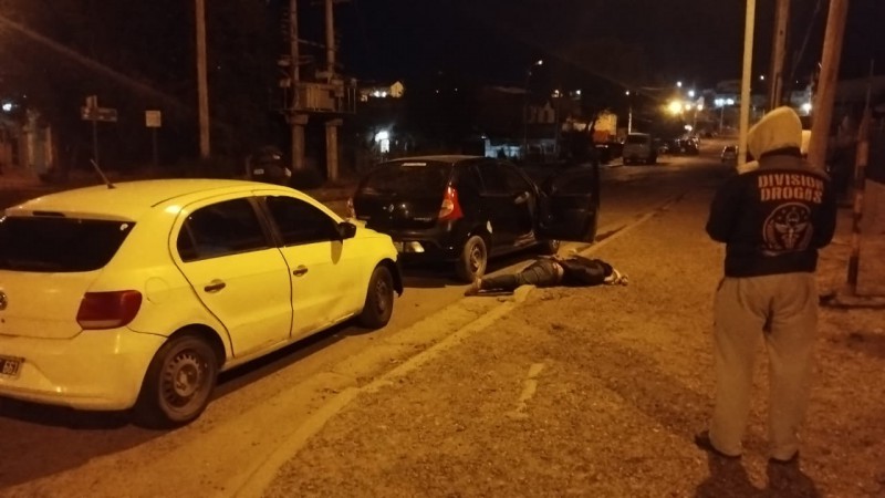 Intentó huir en un control policial y le encontraron cocaína y dinero en efectivo