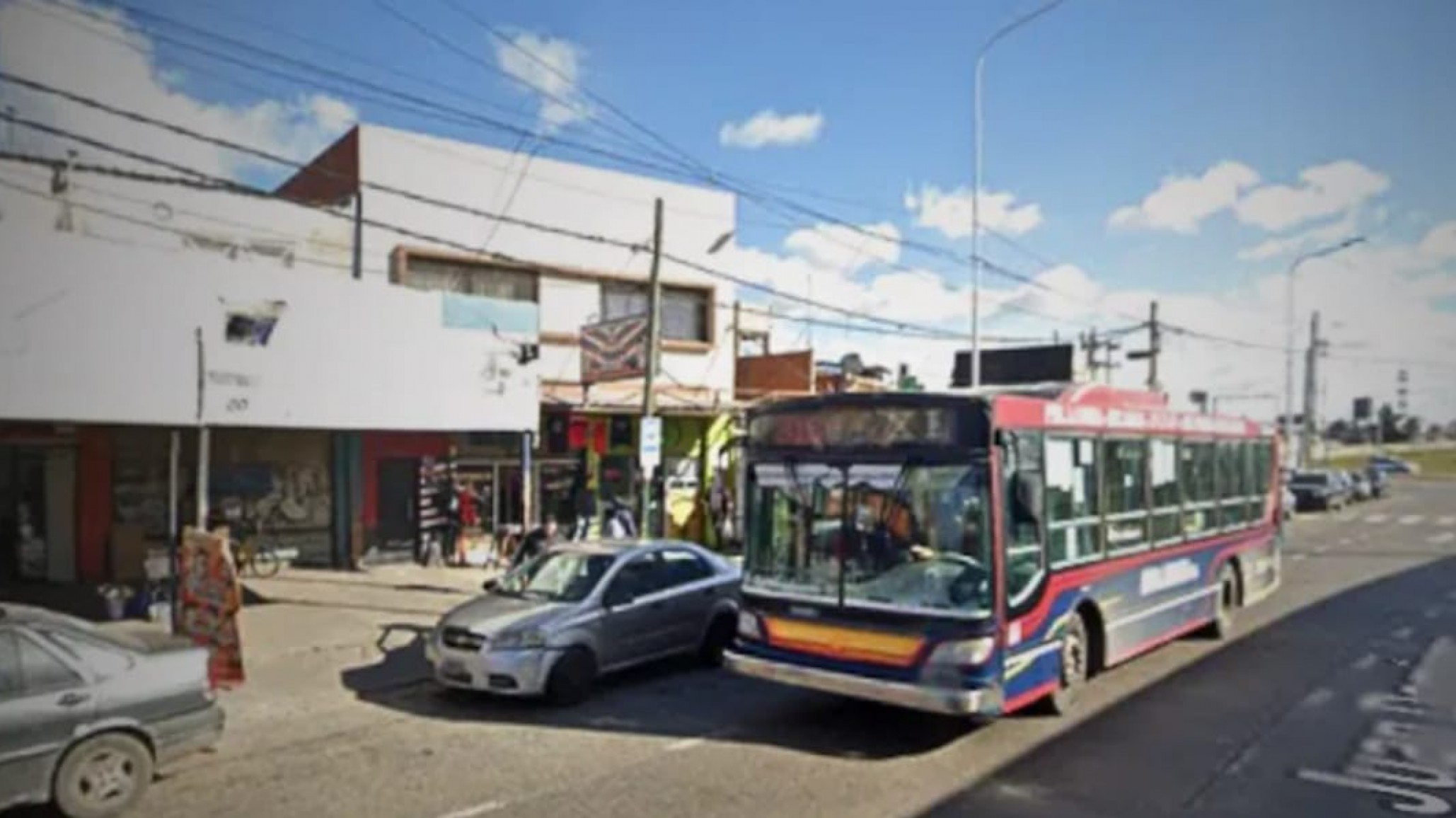 Gendarme se defendió a los tiros: un ladrón muerto y un pasajero herido