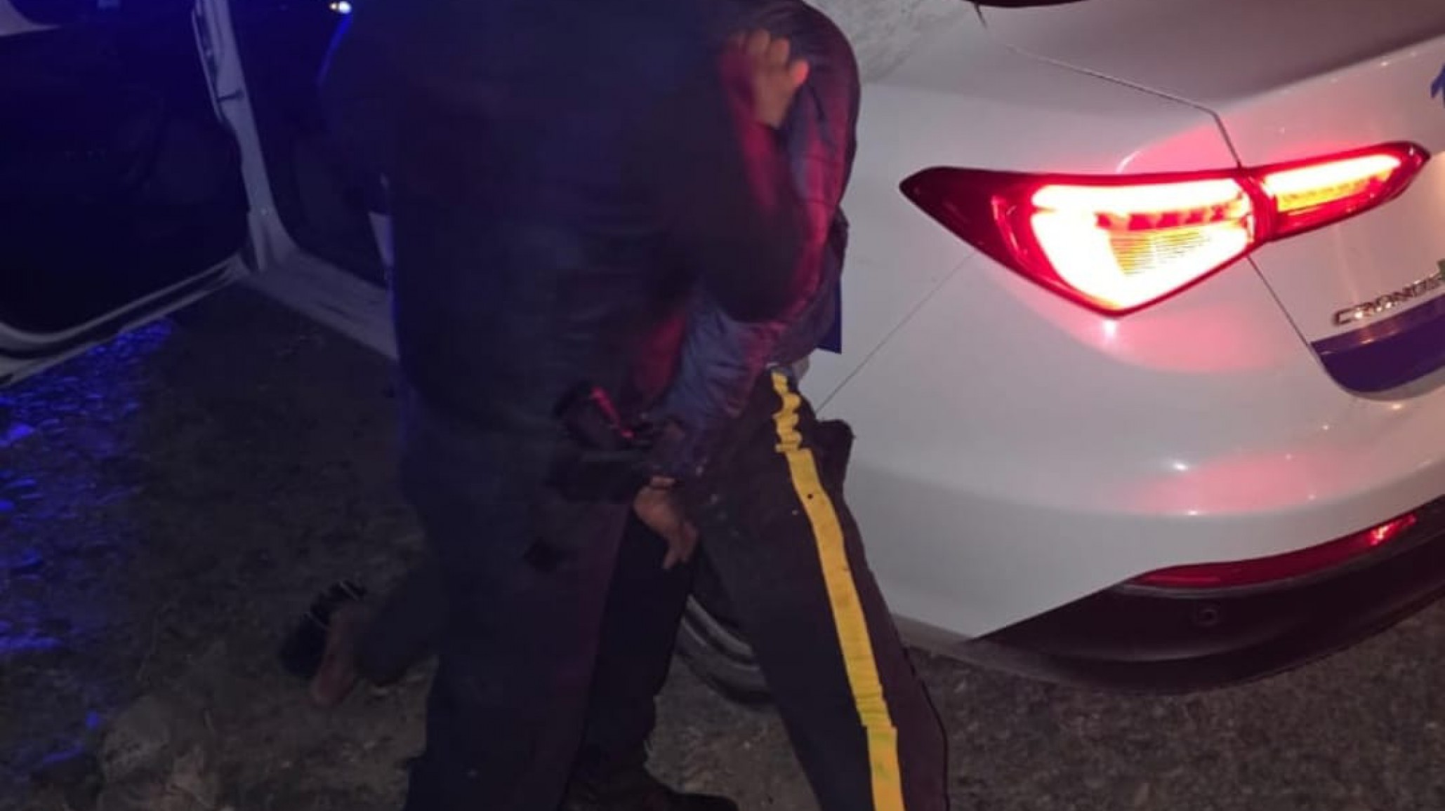 Sorprendieron dos hombres robando hierro en un corralón: intentaron huir, pero fueron detenidos