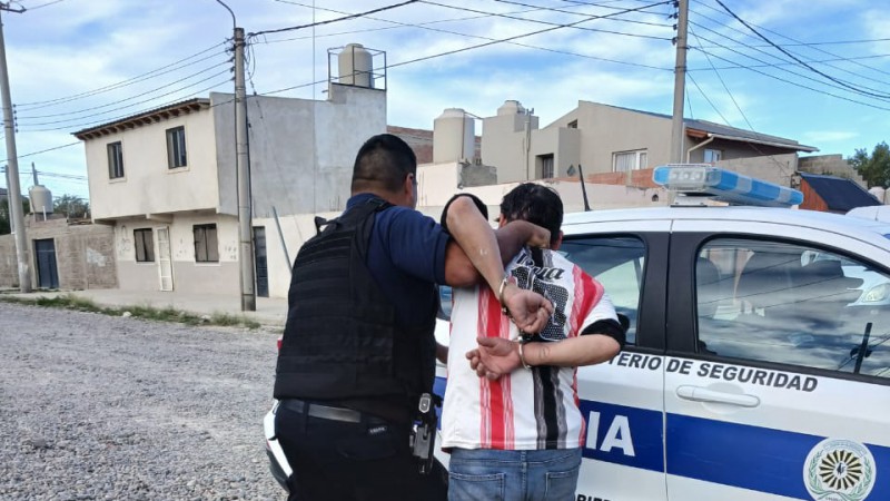 Intentaron ingresar a una vivienda: hay un detenido y dos prófugos