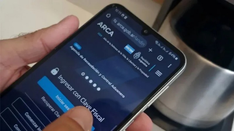 ARCA exigirá información sobre las compras con tarjeta en el exterior del país: los detalles