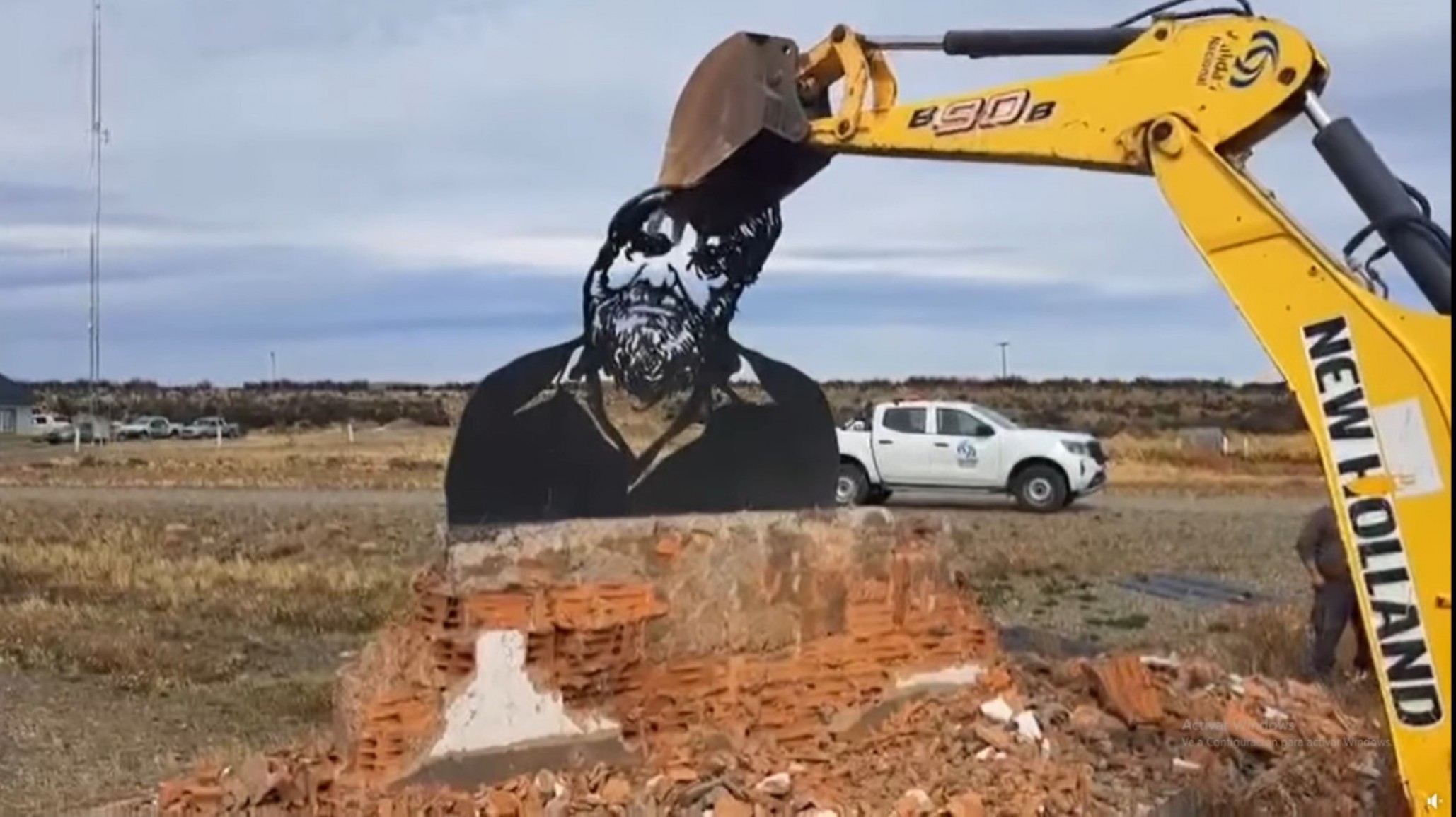 Trabajadores de Vialidad Nacional criticaron la decisión del gobierno de destruir el monumento a Bayer