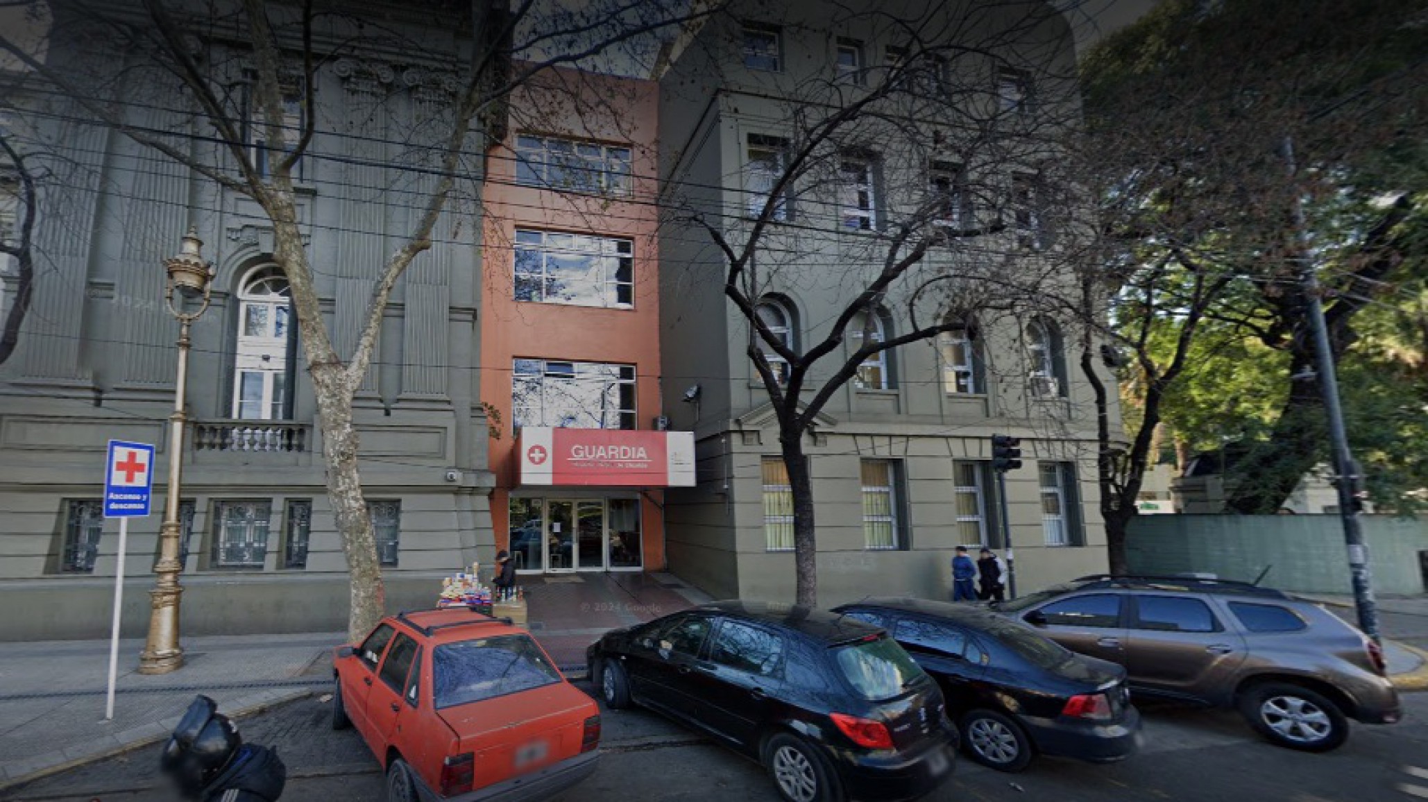 Apuñalaron a una empleada del Hospital de Niños por pedirle a una mujer que no fume dentro del establecimiento