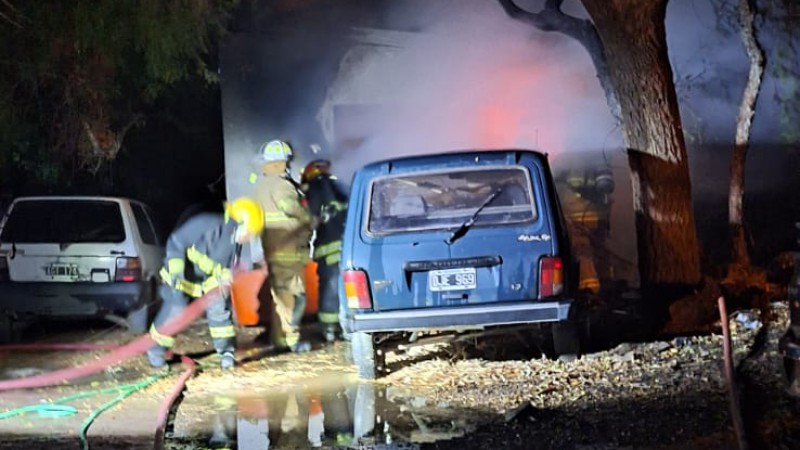 Las brasas de un asado desataron un incendio en una vivienda de Rada Tilly