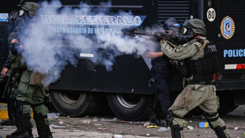 El gobierno despidió al fotógrafo que identificó al gendarme agresor de Pablo Grillo