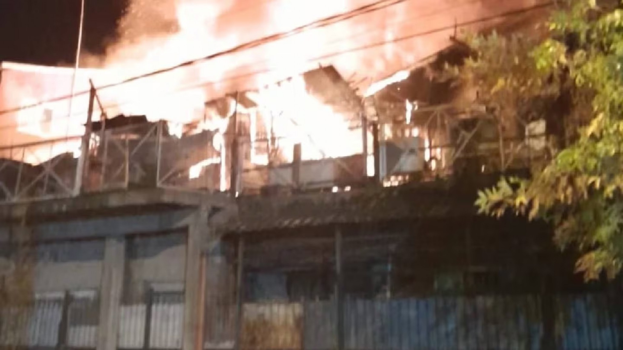 Tragedia en San Fernando: Un incendio provocó el derrumbe de una vivienda y murieron tres niños