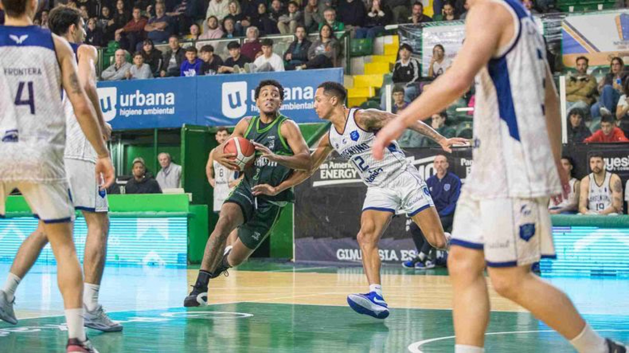 Gimnasia no frena: vapuleó a Argentino por 113 a 74 y suma 9 triunfos al hilo