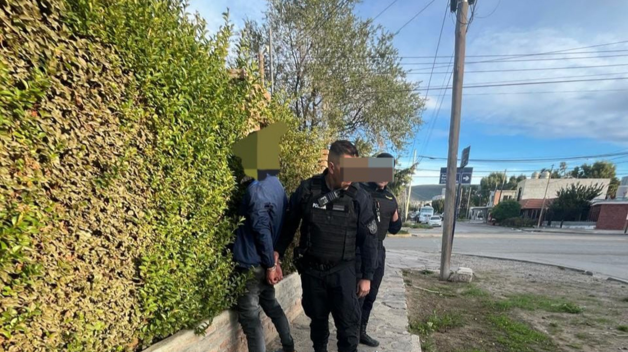 Intentó robar un celular con una navaja y terminó detenido