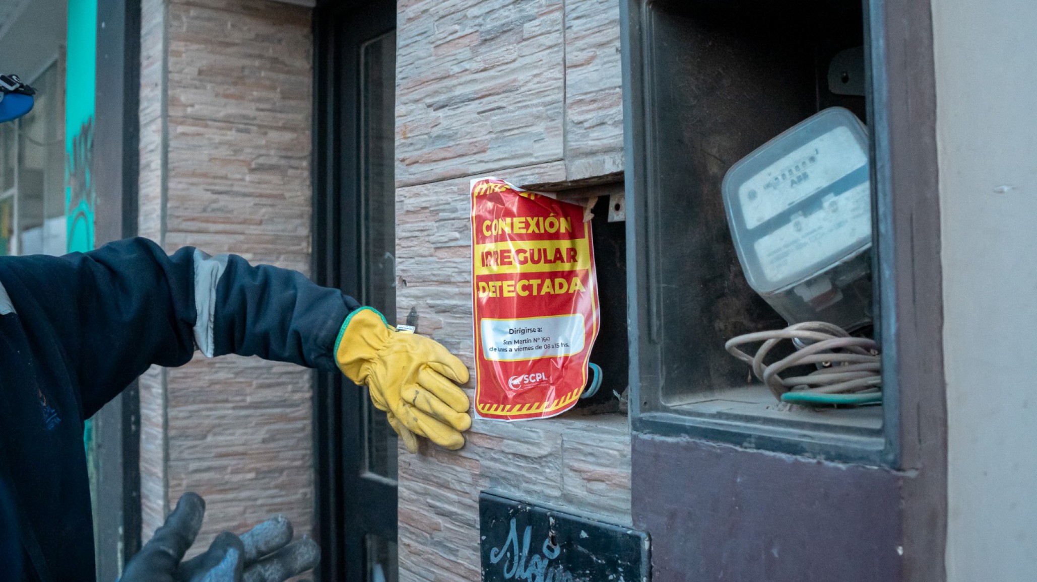 La SCPL continúa con los operativos de desconexiones irregulares del servicio eléctrico en el casco céntrico