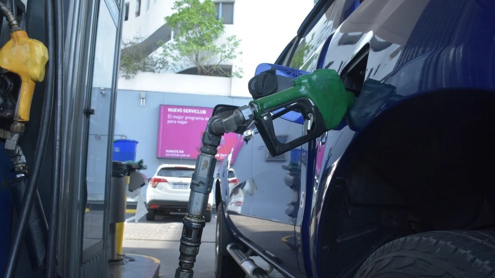 Combustibles: YPF y competidoras aplicaron la baja de precios