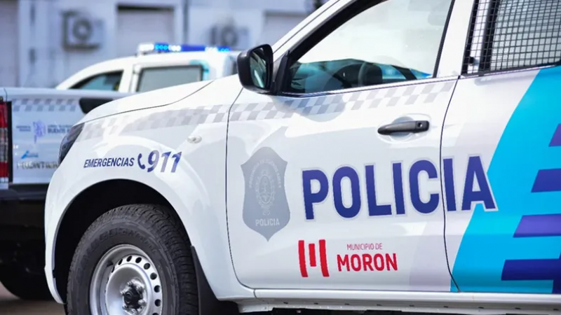 Morón: motochorros balearon a una repartidora y a un vecino que intentó ayudarla