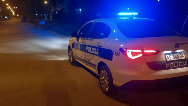 Chubut: Violó la restricción perimetral y lo encontraron tomando mate con la denunciante