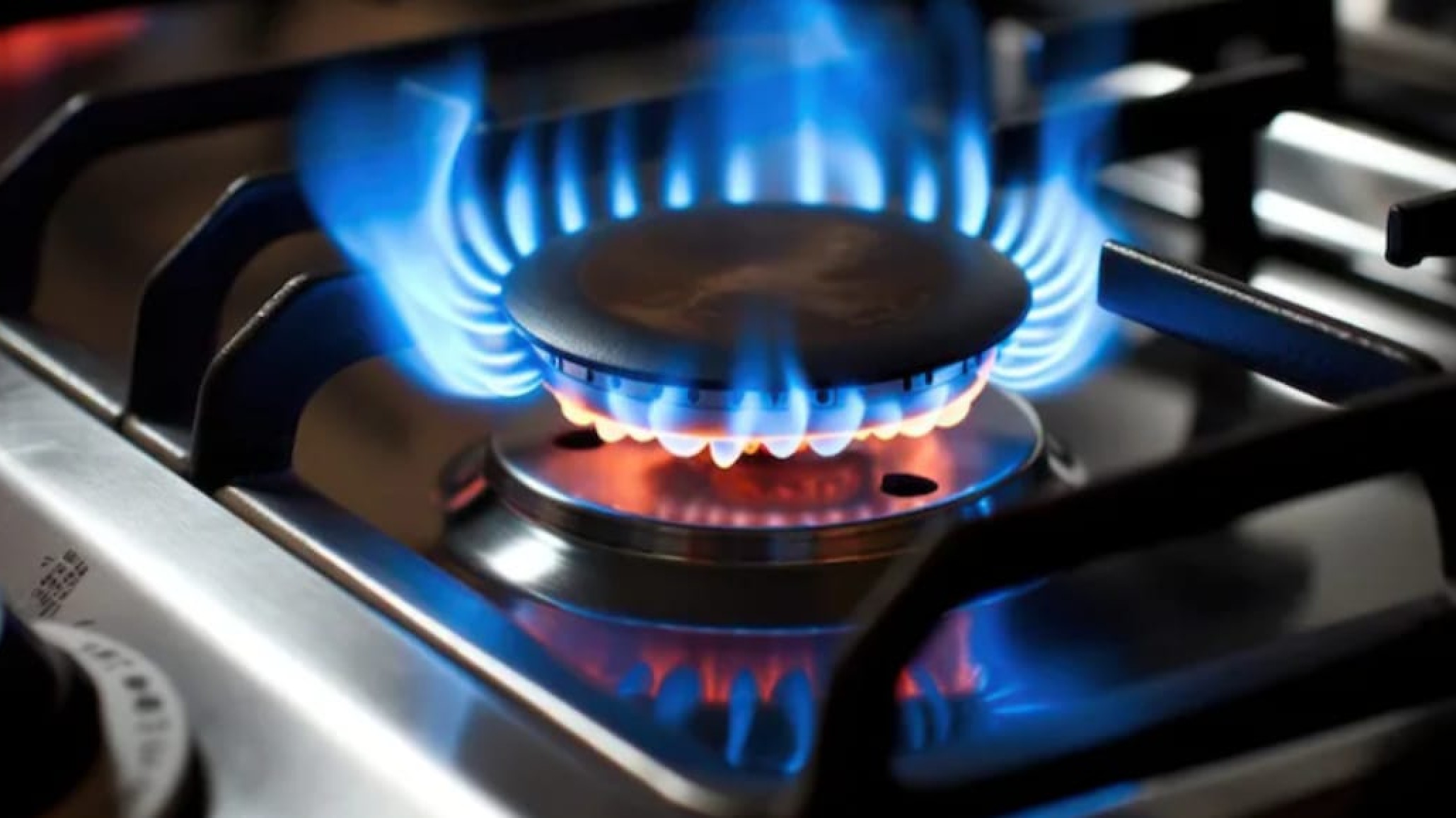 Cómo logran calefaccionar sus casas en Finlandia sin gas ni electricidad: el truco casero que podés aplicar en invierno