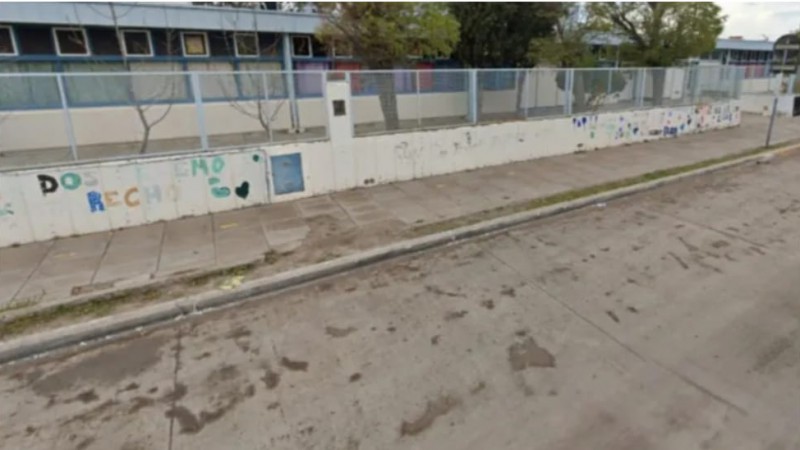 Alerta en una escuela de Chubut: cuatro denuncias por hombres que se acercaron a niñas a través de la reja del patio del establecimiento