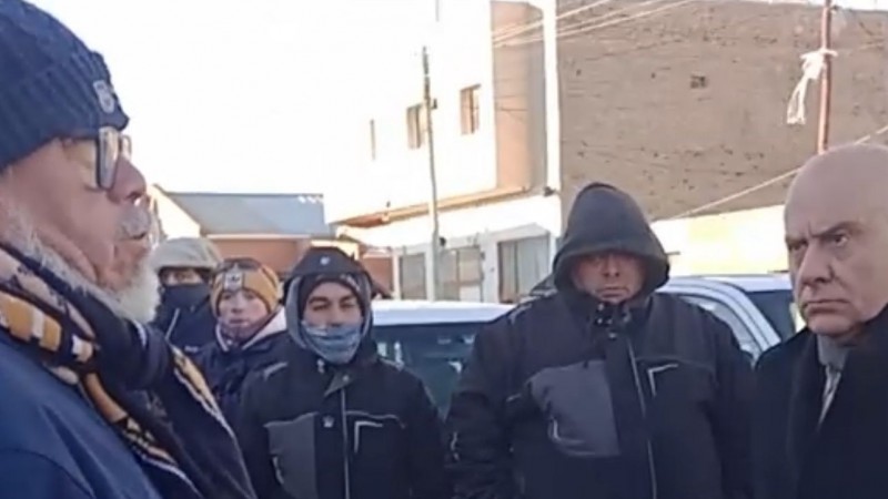 Municipales reclaman por ropa e insumos: "El frío es ahora y seguimos esperando"