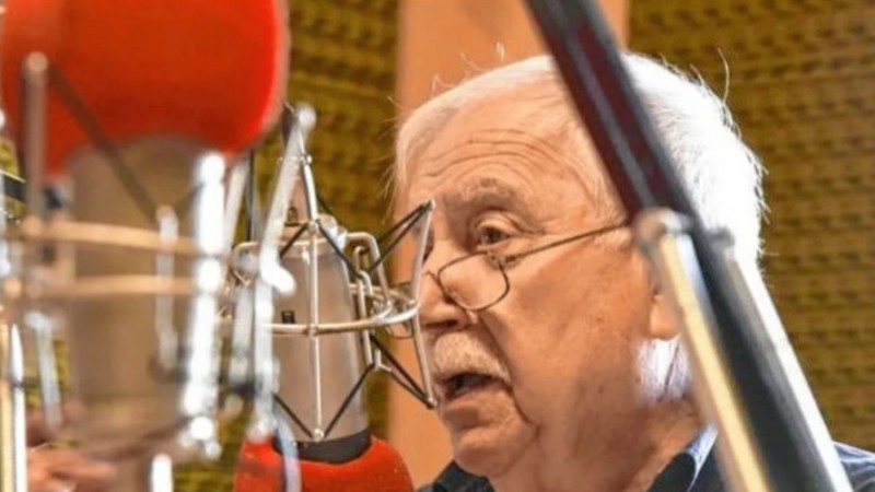 La voz de Comodoro: Carlos Omar rememoró su historia como locutor