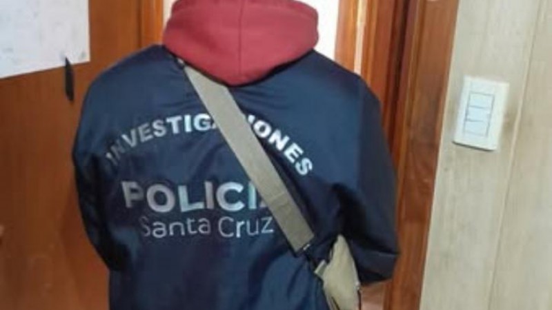 Allanamientos en El Calafate por difusión de material sexual infantil: secuestraron computadoras y celulares