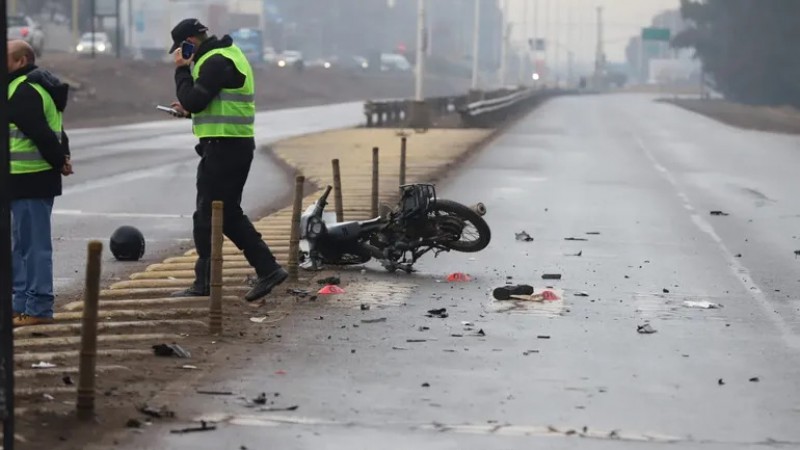 Tragedia en Ruta 7: una motociclista murió atropellada por un auto que se dio a la fuga