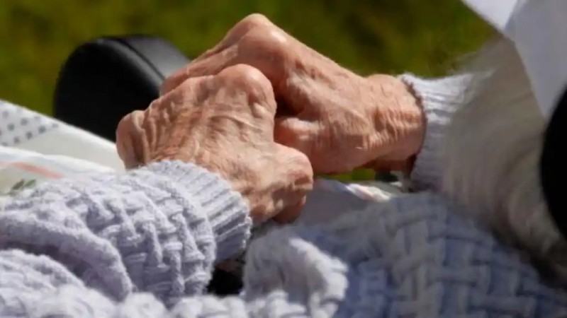 Caleta Olivia: una joven busca un alquiler para su abuela que sufre maltratos y "no quiere vivir más"