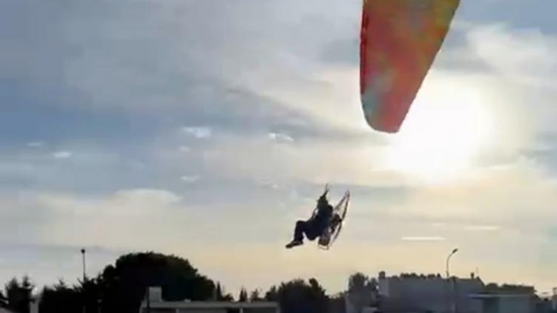 Parapente con motor: un vuelo único sobre la costa de Rada Tilly