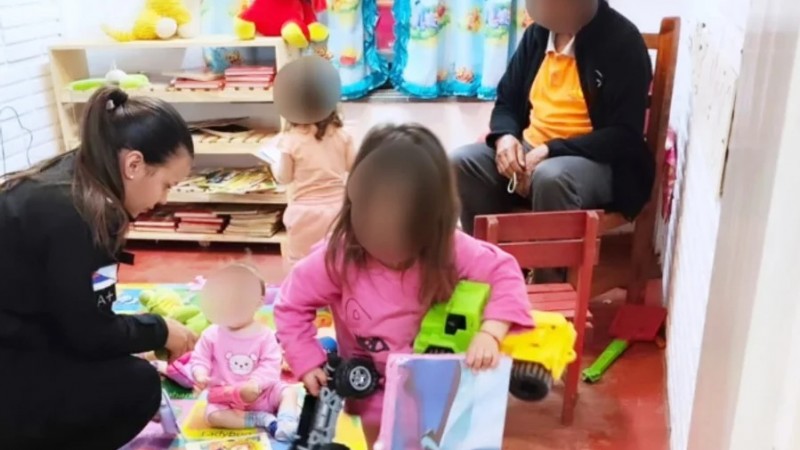 Posadas: Tres niñas fueron abandonadas por días en una casa y su papá está detenido